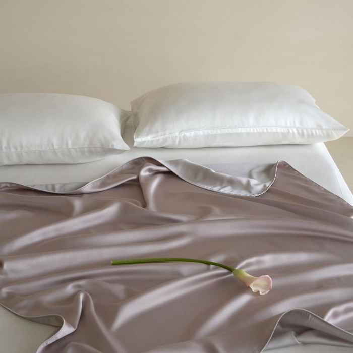 91家纺网 家纺一手货源 找家纺 咏绒家纺工厂店 2025新款A类奥地利进口天丝盖毯系列 -风格二 凝脂紫