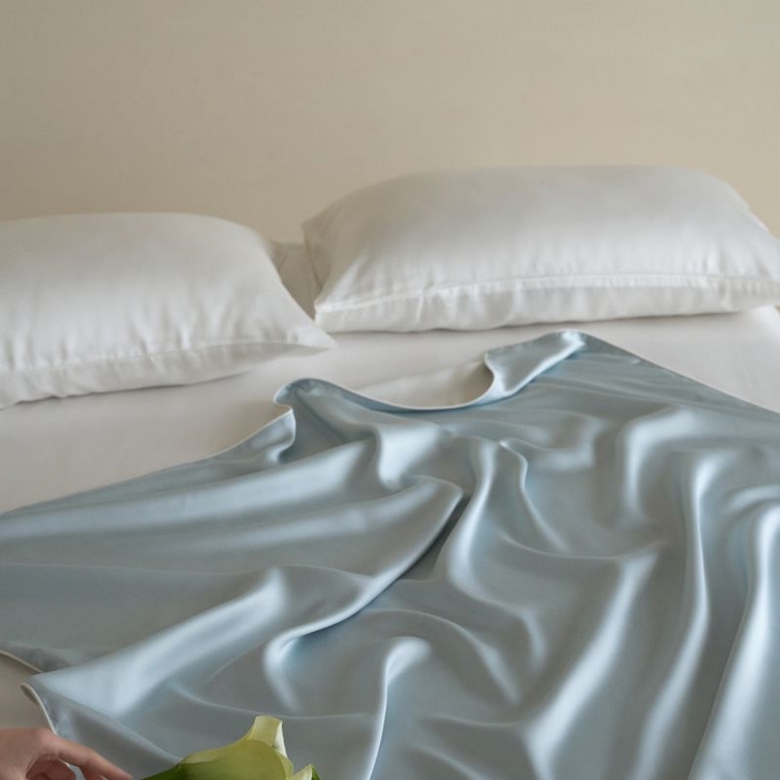 91家纺网 家纺一手货源 找家纺 咏绒家纺工厂店 2025新款A类奥地利进口天丝盖毯系列 -风格二 秋波蓝