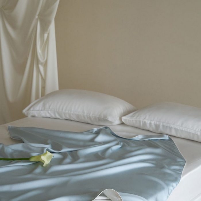 91家纺网 家纺一手货源 找家纺 咏绒家纺工厂店 2025新款A类奥地利进口天丝盖毯系列 -风格二 秋波蓝