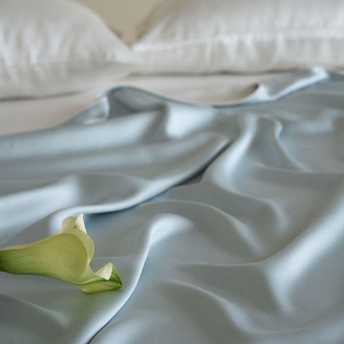 91家纺网 家纺一手货源 找家纺 咏绒家纺工厂店 2025新款A类奥地利进口天丝盖毯系列 -风格二 秋波蓝