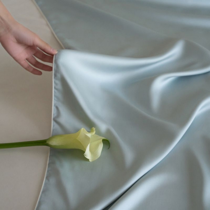 91家纺网 家纺一手货源 找家纺 咏绒家纺工厂店 2025新款A类奥地利进口天丝盖毯系列 -风格二 秋波蓝