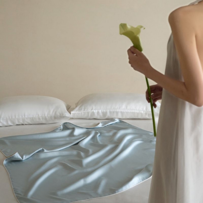 91家纺网 家纺一手货源 找家纺 咏绒家纺工厂店 2025新款A类奥地利进口天丝盖毯系列 -风格二 秋波蓝