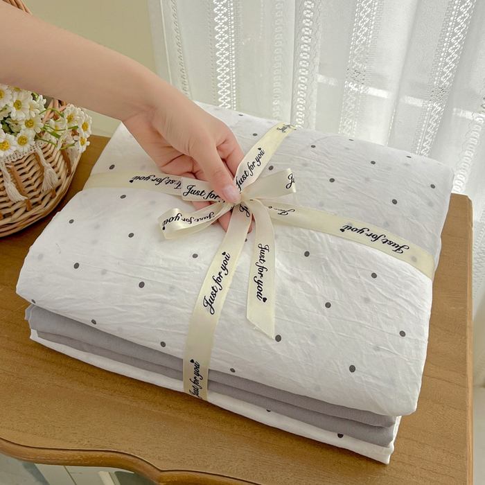 91家纺网 家纺一手货源 找家纺 朵朵家纺2025直播云感床单款三四件套水洗简约风小碎花被套床笠三四件套 波点白