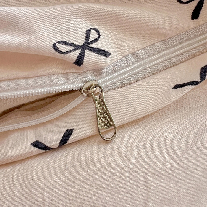 91家纺网 家纺一手货源 找家纺 朵朵家纺2025直播云感床单款三四件套水洗简约风小碎花被套床笠三四件套 蝴蝶结