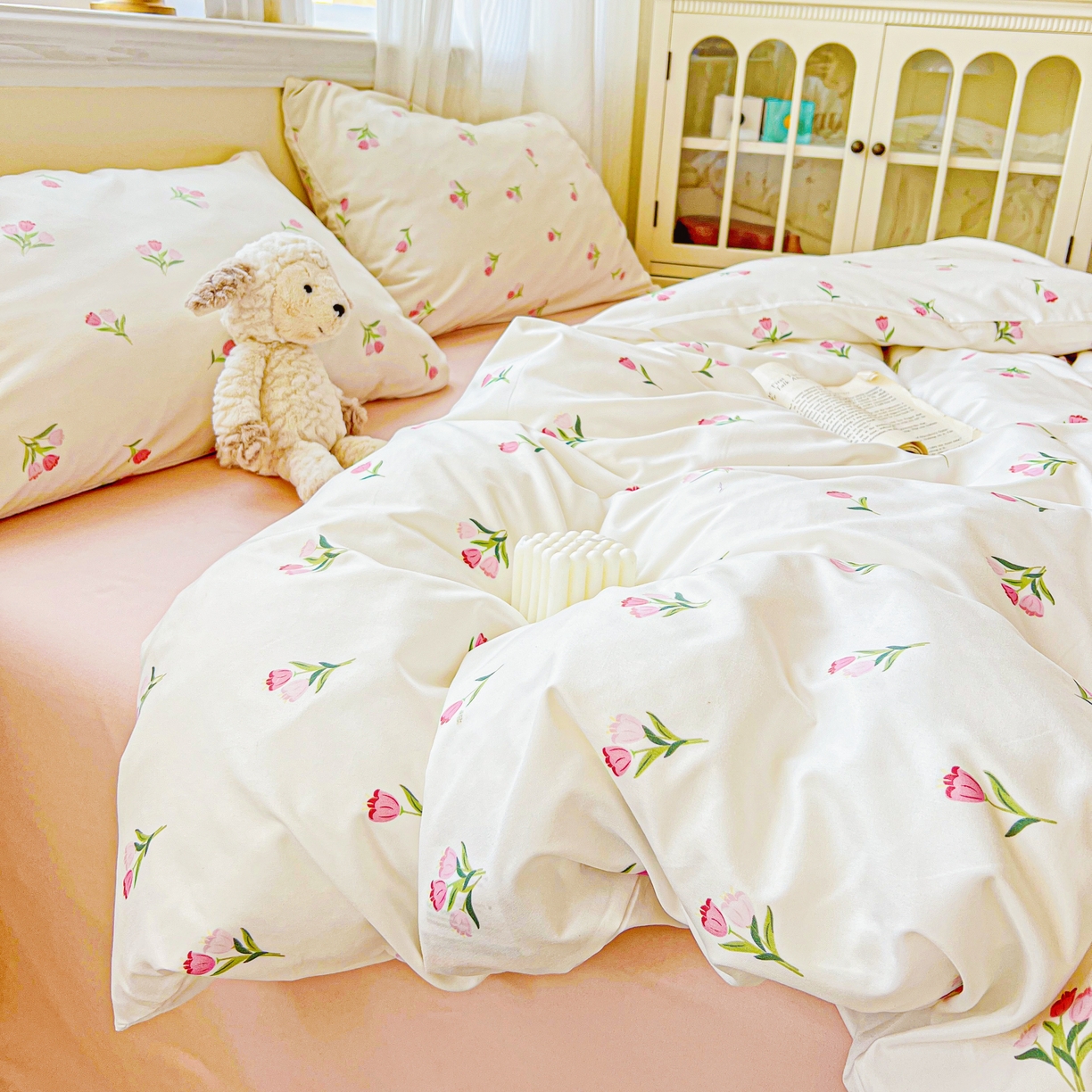 91家纺网 家纺一手货源 找家纺 朵朵家纺2025直播云感床单款三四件套水洗简约风小碎花被套床笠三四件套 郁金香