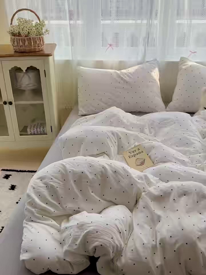 91家纺网 家纺一手货源 找家纺 朵朵家纺2025直播云感床单款三四件套水洗简约风小碎花被套床笠三四件套 波点白