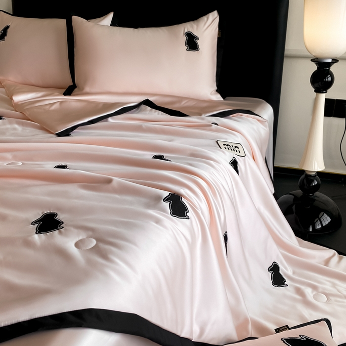 91家纺网 家纺一手货源 找家纺 红嘴企鹅 2025新款冰丝夏被夏凉被空调被四件套-浪漫兔 浪漫兔-粉色