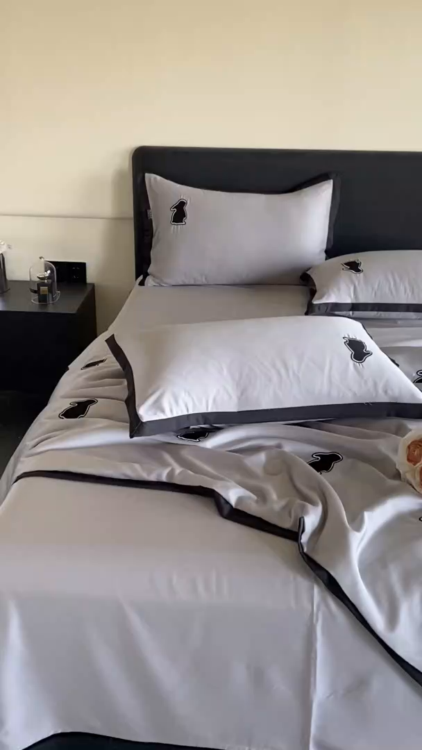 91家纺网 家纺一手货源 找家纺 红嘴企鹅 2025新款冰丝夏被夏凉被空调被四件套-浪漫兔 浪漫兔-深灰