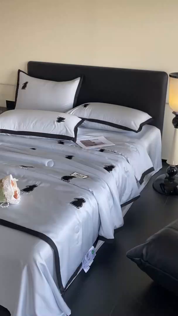 91家纺网 家纺一手货源 找家纺 红嘴企鹅 2025新款冰丝夏被夏凉被空调被四件套-浪漫兔 浪漫兔-蓝色