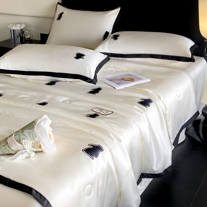 91家纺网 家纺一手货源 找家纺 红嘴企鹅 2025新款冰丝夏被夏凉被空调被四件套-浪漫兔 浪漫兔-白色