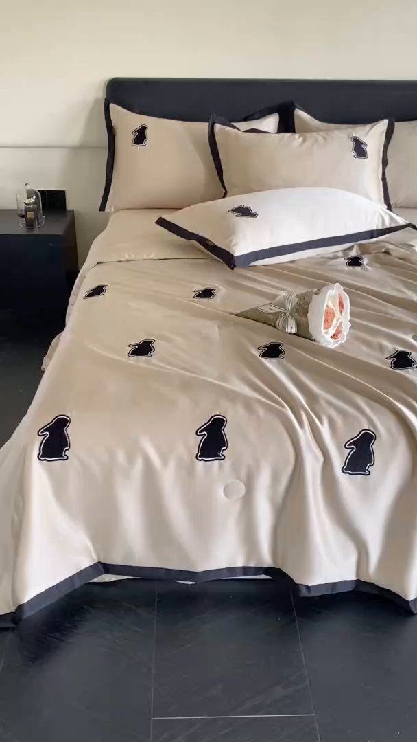 91家纺网 家纺一手货源 找家纺 红嘴企鹅 2025新款冰丝夏被夏凉被空调被四件套-浪漫兔 浪漫兔-香槟