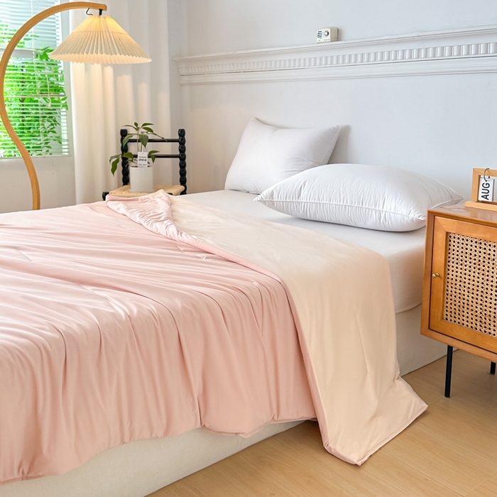 91家纺网 家纺一手货源 找家纺 圣尔雅家纺 2025春夏新款亚朵同款夏季被子锦纶双感深睡被夏被夏凉被pro2.0 橘雾粉