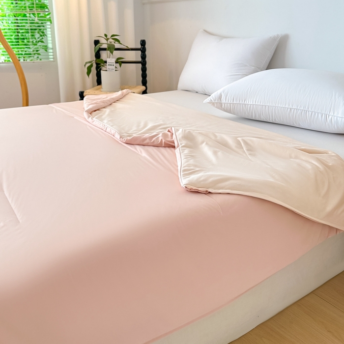 91家纺网 家纺一手货源 找家纺 圣尔雅家纺 2025春夏新款亚朵同款夏季被子锦纶双感深睡被夏被夏凉被pro2.0 橘雾粉