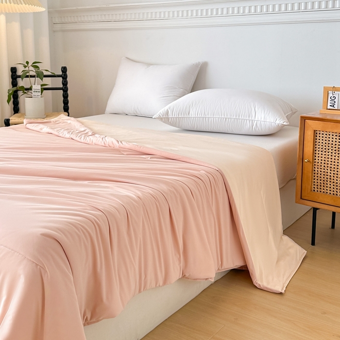 91家纺网 家纺一手货源 找家纺 圣尔雅家纺 2025春夏新款亚朵同款夏季被子锦纶双感深睡被夏被夏凉被pro2.0 橘雾粉