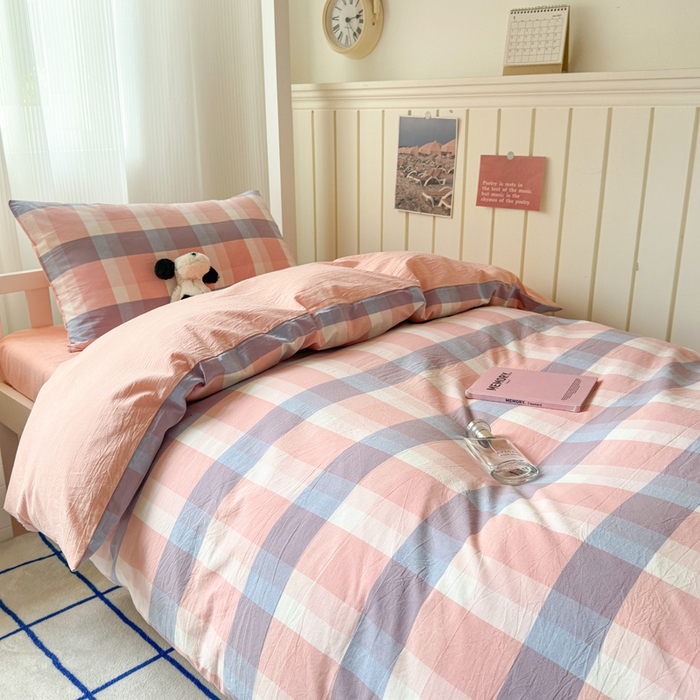 91家纺网 家纺一手货源 找家纺 玖弘家居 2025新款全棉纯棉色织水洗棉学生宿舍三件套四件套上下铺三件套六宫格暖粉