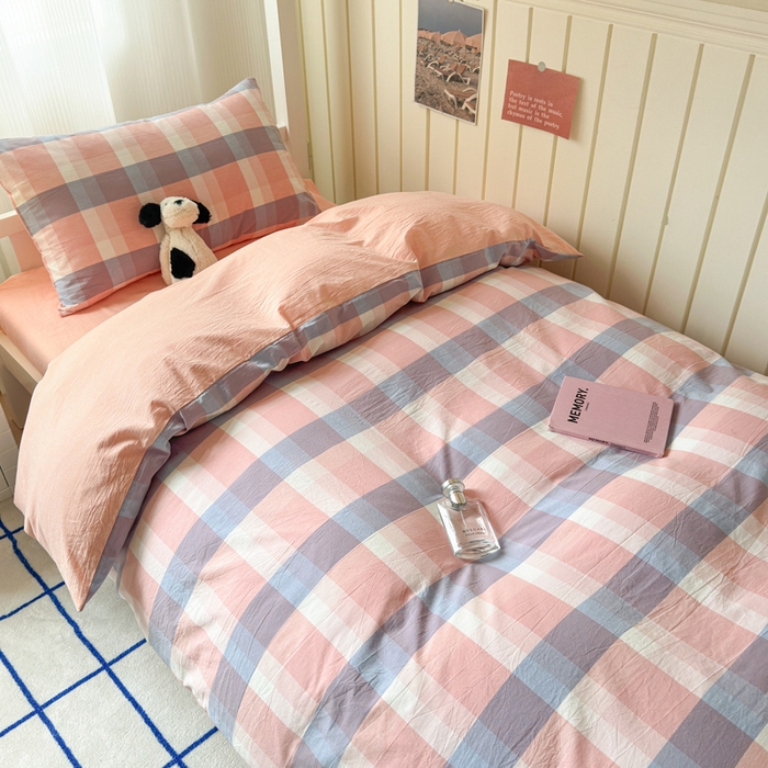91家纺网 家纺一手货源 找家纺 玖弘家居 2025新款全棉纯棉色织水洗棉学生宿舍三件套四件套上下铺三件套六宫格暖粉
