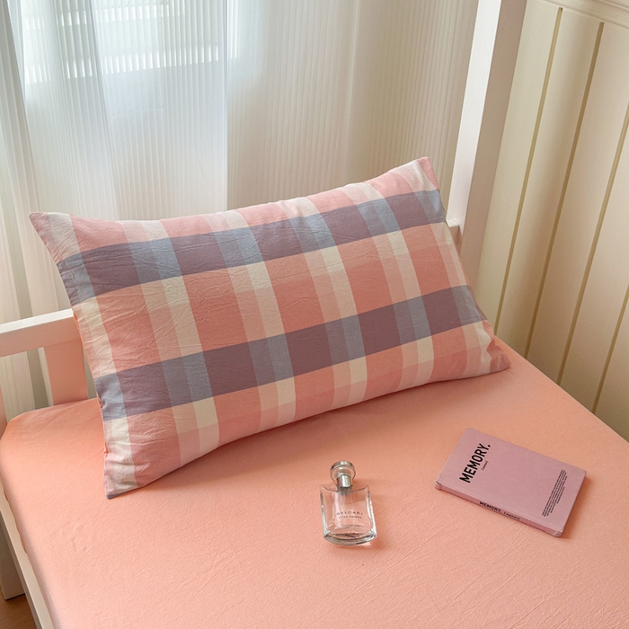 91家纺网 家纺一手货源 找家纺 玖弘家居 2025新款全棉纯棉色织水洗棉学生宿舍三件套四件套上下铺三件套六宫格暖粉