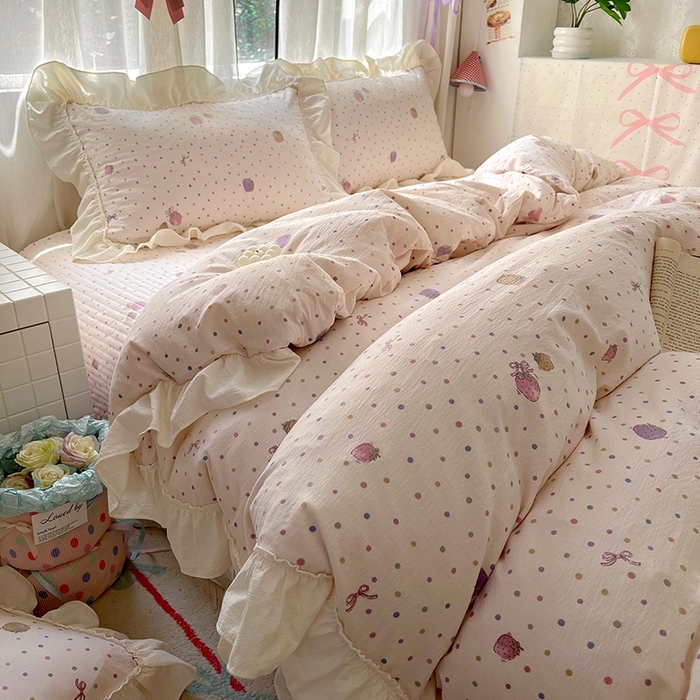 91家纺网 家纺一手货源 找家纺 美梦家纺2025新款皱皱纱花边被套床盖四件套 点点莓果