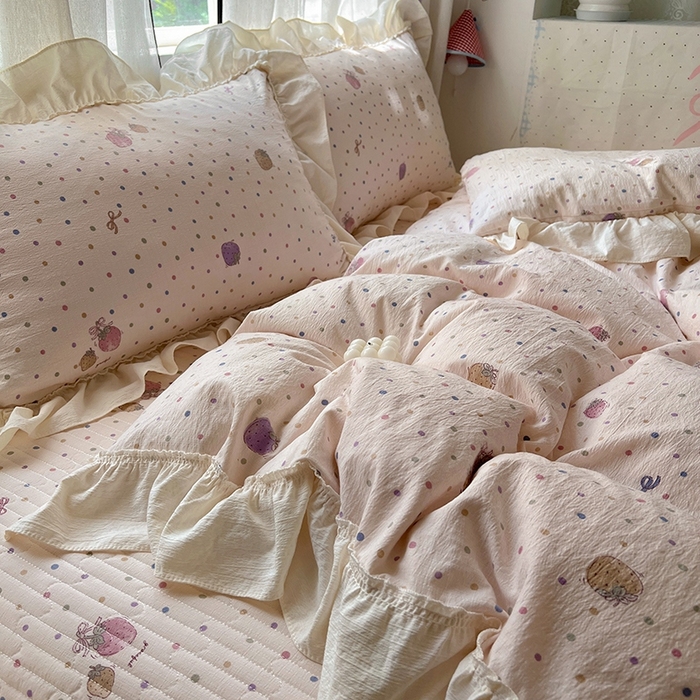 91家纺网 家纺一手货源 找家纺 美梦家纺2025新款皱皱纱花边被套床盖四件套 点点莓果