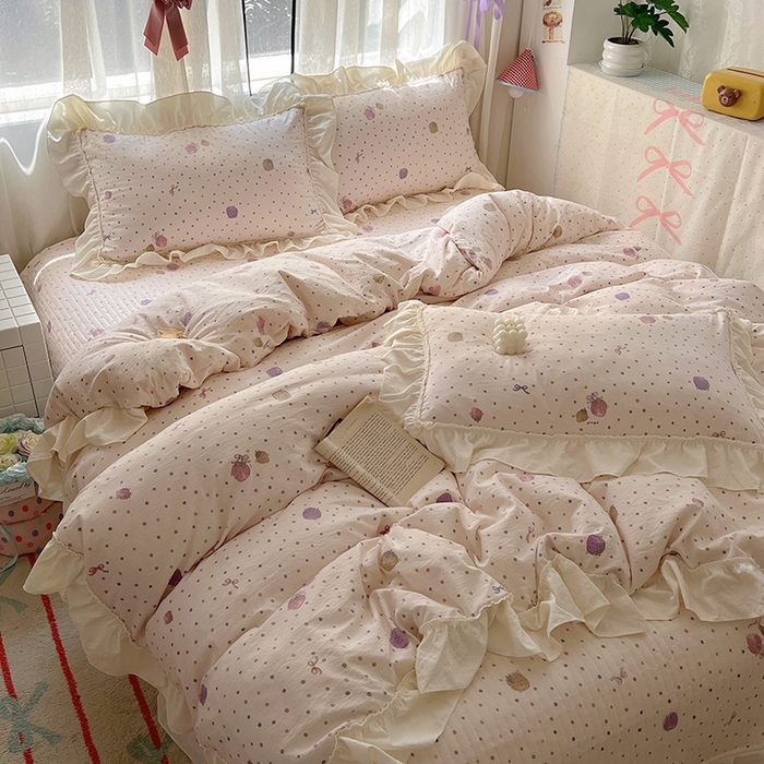 91家纺网 家纺一手货源 找家纺 美梦家纺2025新款皱皱纱花边被套床盖四件套 点点莓果