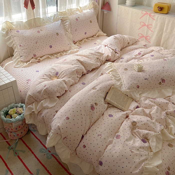 91家纺网 家纺一手货源 找家纺 美梦家纺2025新款皱皱纱花边被套床盖四件套 点点莓果