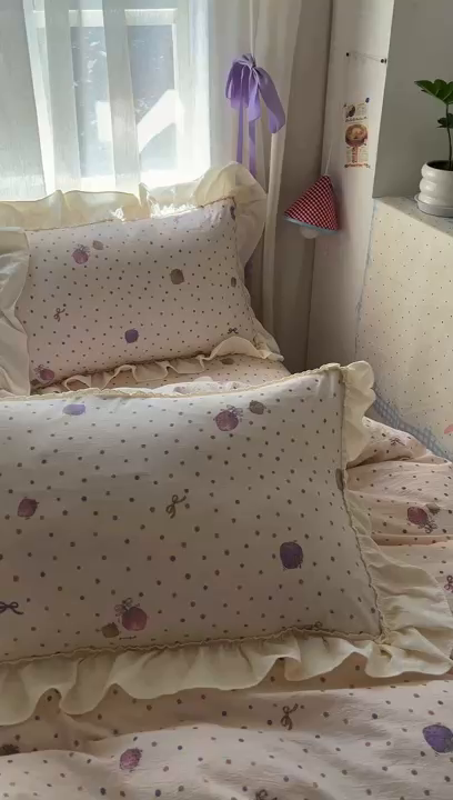 91家纺网 家纺一手货源 找家纺 美梦家纺2025新款皱皱纱花边被套床盖四件套 点点莓果