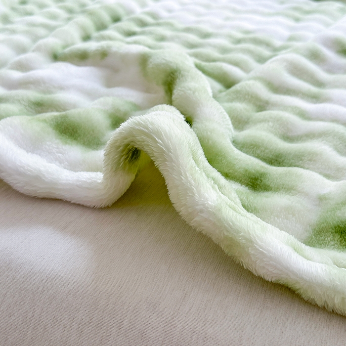 91家纺网 家纺一手货源 找家纺 芸锦豪 2025新款仿兔毛泡泡绒毛毯毯子多功能盖毯-炫彩系列 炫彩绿