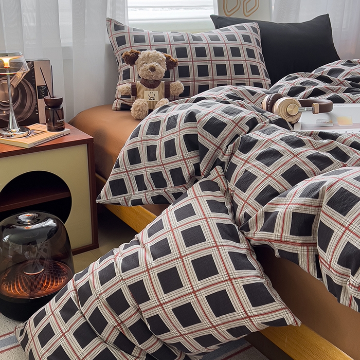 91家纺网 家纺一手货源 找家纺 希丞2025新款复古格子双层纱水洗棉四件套 巴黎之约