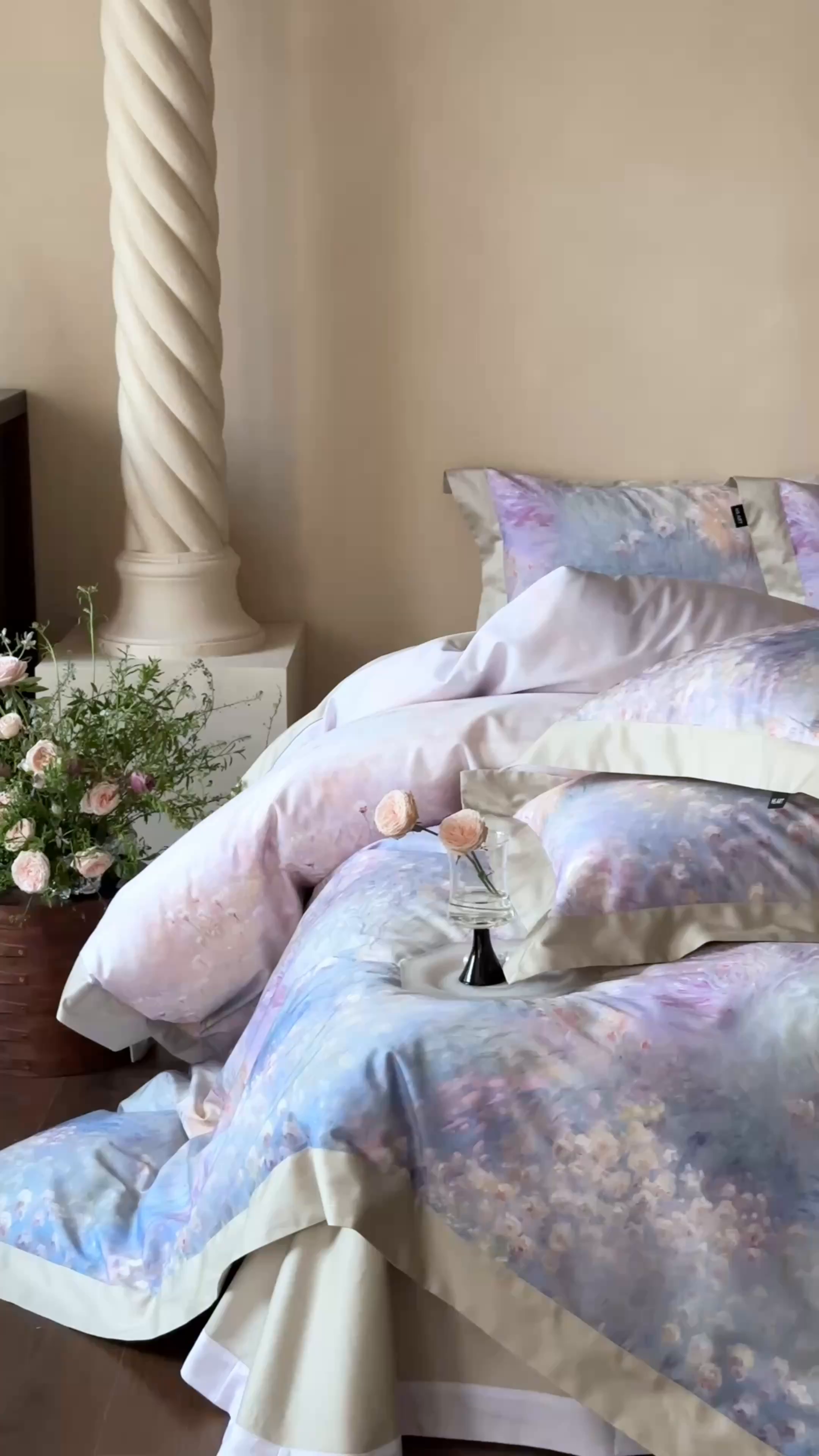 91家纺网 家纺一手货源 找家纺 禾时 2025新款高端100S长绒棉数码印花双拼边全棉纯棉四件套 月畔花香