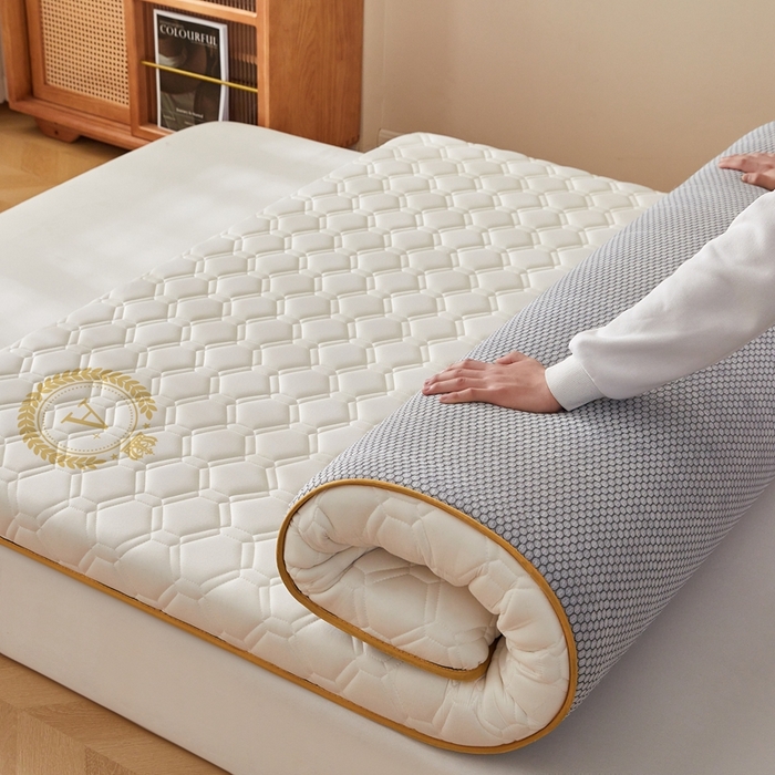 91家纺网 家纺一手货源 找家纺 希廷顿 2025春夏新款足球床垫单床垫 白色-足球-A+烫画