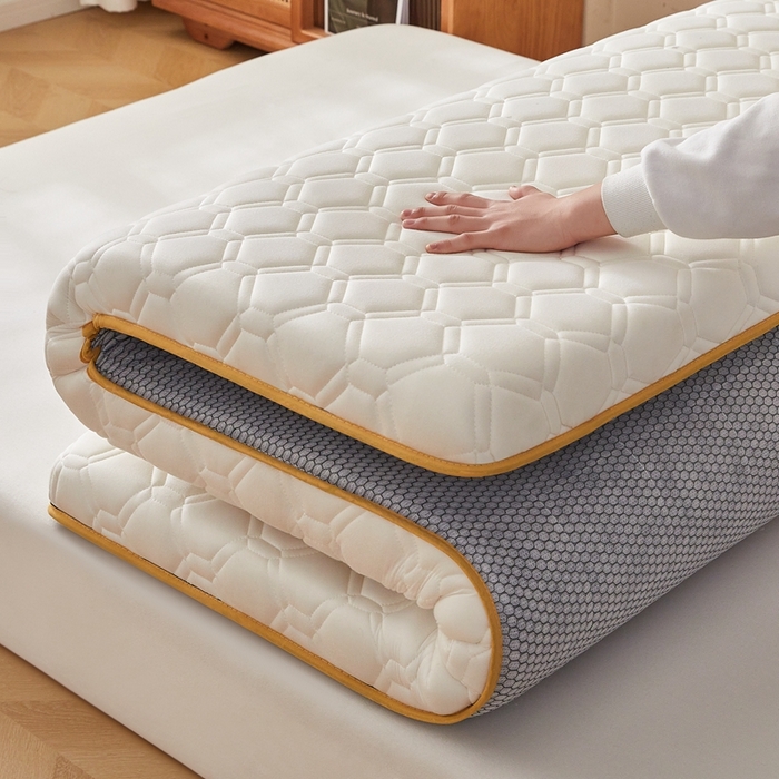 91家纺网 家纺一手货源 找家纺 希廷顿 2025春夏新款足球床垫单床垫 白色-足球-A+烫画