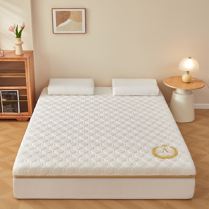 91家纺网 家纺一手货源 找家纺 希廷顿 2025春夏新款足球床垫单床垫 白色-足球-A+烫画