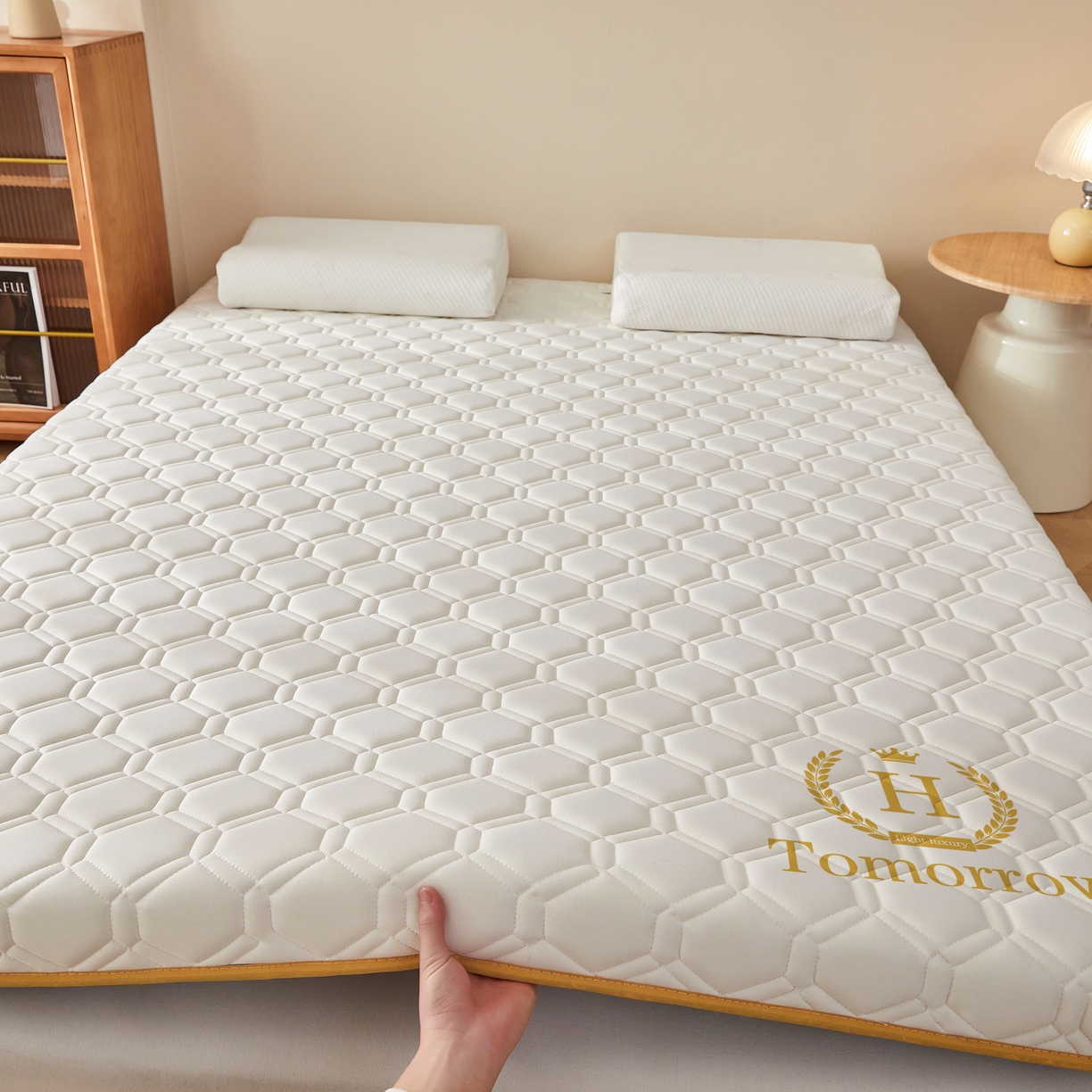 91家纺网 家纺一手货源 找家纺 希廷顿 2025春夏新款足球床垫单床垫 白色-足球-H烫画