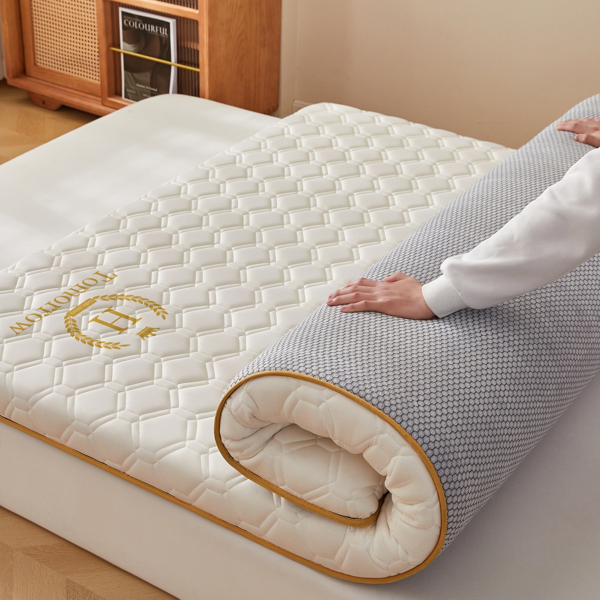 91家纺网 家纺一手货源 找家纺 希廷顿 2025春夏新款足球床垫单床垫 白色-足球-H烫画