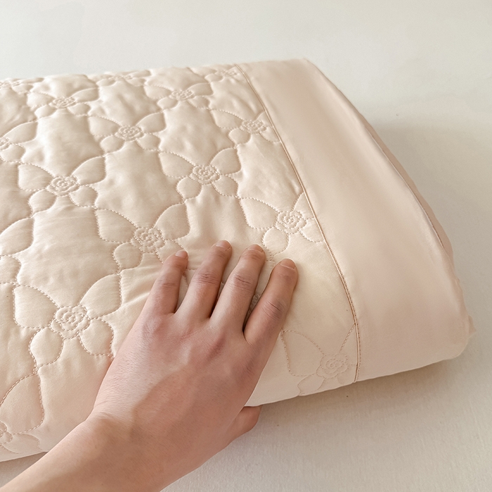 91家纺网 家纺一手货源 找家纺 金喜 2025新款高档100支全棉枕套纯棉宽边枕头套枕头罩 杏粉