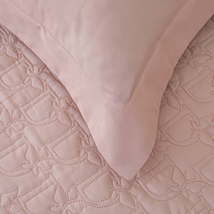 91家纺网 家纺一手货源 找家纺 金喜 2025新款高档100支全棉枕套纯棉宽边枕头套枕头罩 白桃粉