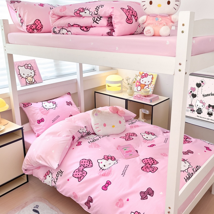 91家纺网 家纺一手货源 找家纺 暮思家居 2025新款三丽鸥授权全棉少女印花系列学生宿舍三件套四件套 开心凯蒂