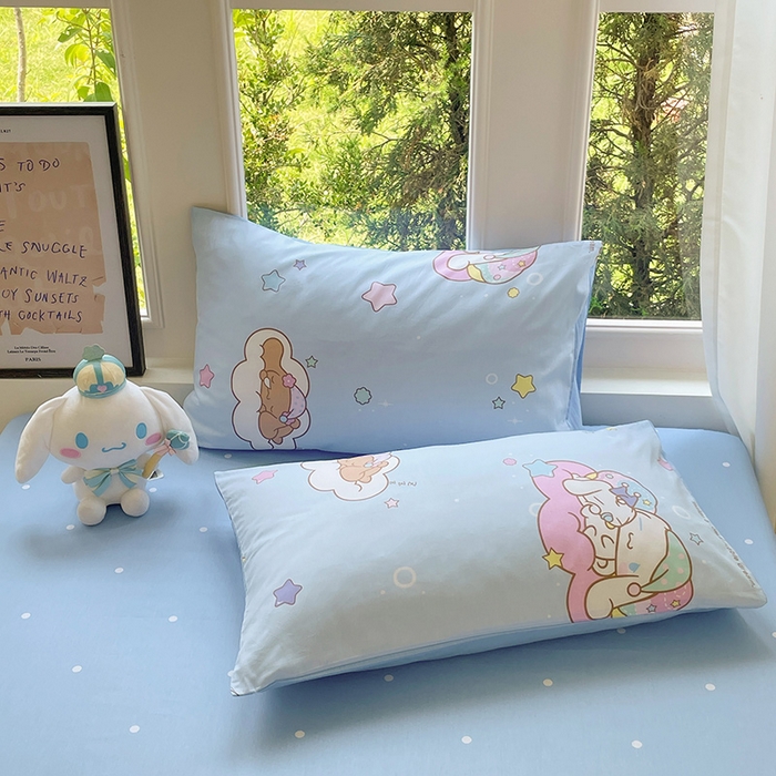 91家纺网 家纺一手货源 找家纺 蓝邻家纺 2025年新款三丽鸥正版授权全棉印花四件套系列-大床图 彩虹玉桂狗