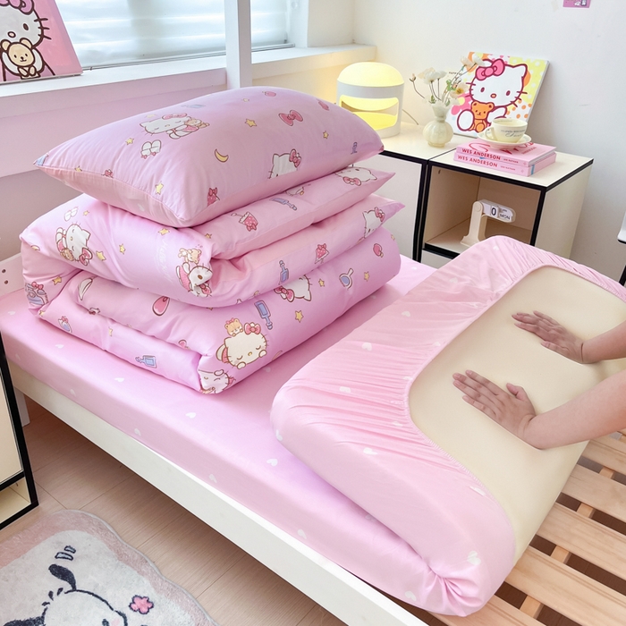 91家纺网 家纺一手货源 找家纺 暮思家居 2025新款三丽鸥授权全棉少女印花系列学生宿舍三件套四件套 美美凯蒂