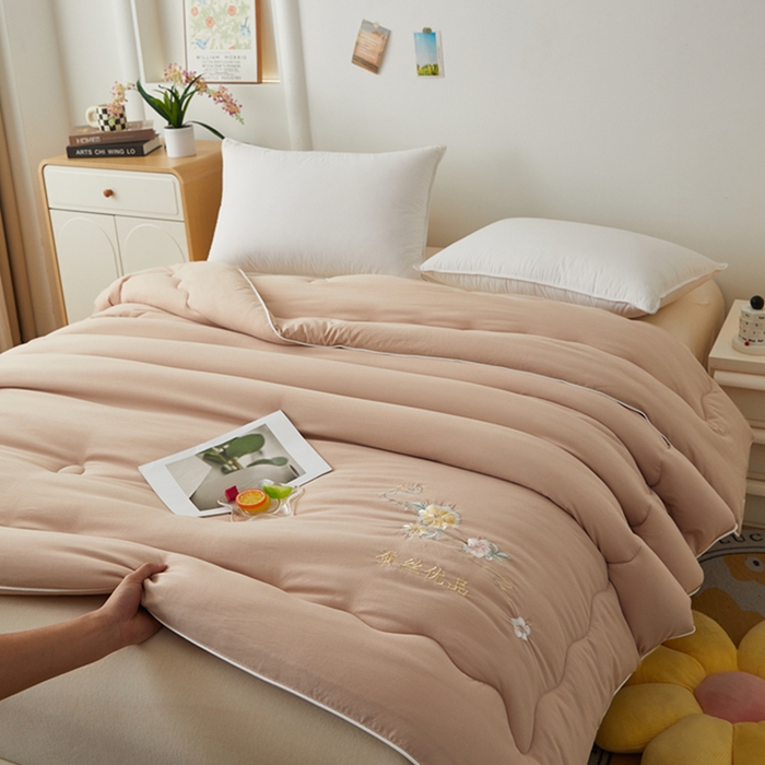 91家纺网 家纺一手货源 找家纺 喜糯糯 2025年新款春秋蛋白棉加厚款被子被芯四季被子被芯直播供货 卡其色