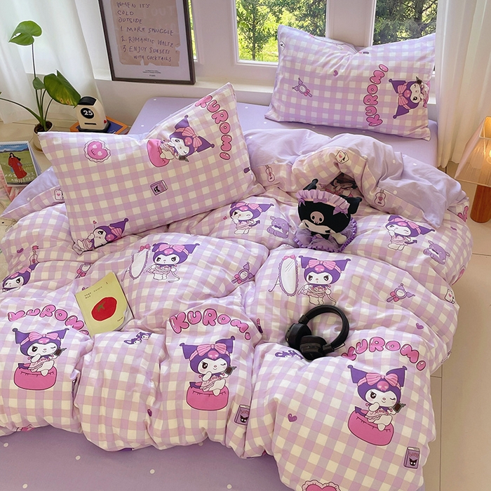 91家纺网 家纺一手货源 找家纺 蓝邻家纺 2025年新款三丽鸥正版授权全棉印花四件套系列-大床图 格子库洛米