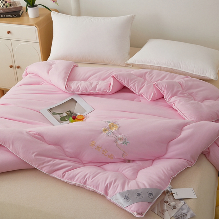 91家纺网 家纺一手货源 找家纺 喜糯糯 2025年新款春秋蛋白棉加厚款被子被芯四季被子被芯直播供货 樱花粉