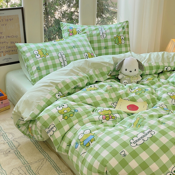 91家纺网 家纺一手货源 找家纺 蓝邻家纺 2025年新款三丽鸥正版授权全棉印花四件套系列-大床图 格子大眼蛙