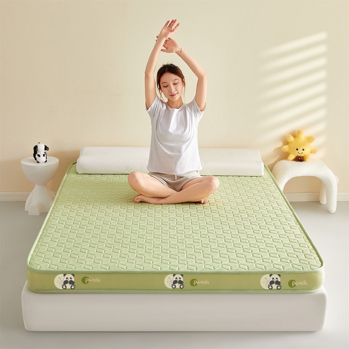 91家纺网 家纺一手货源 找家纺 （总）伊先生家纺 2025新款简约卡通硅胶海绵床垫熊猫黄鸭款