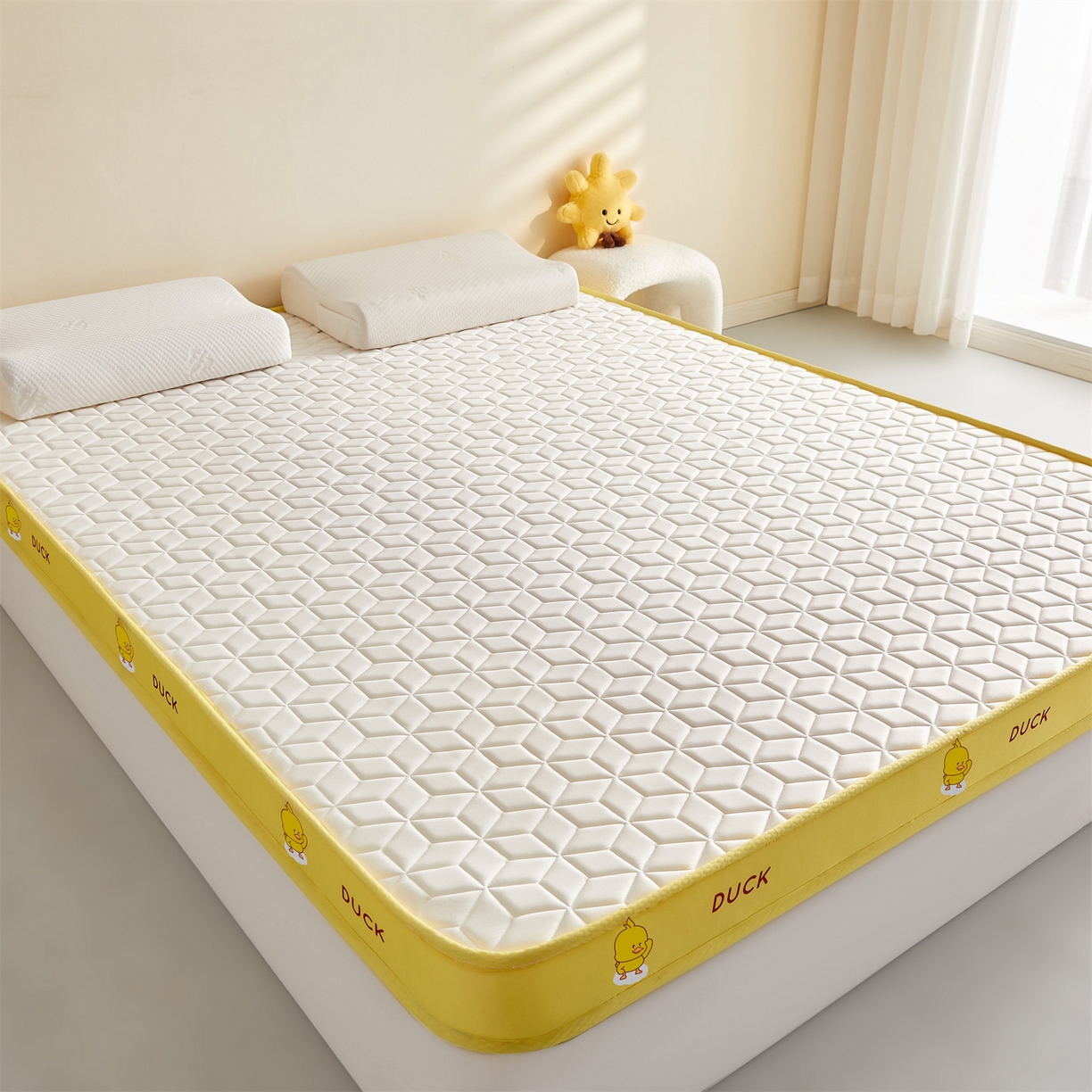 91家纺网 家纺一手货源 找家纺 伊先生家纺 2025新款简约卡通硅胶海绵床垫熊猫黄鸭款 黄小鸭-白