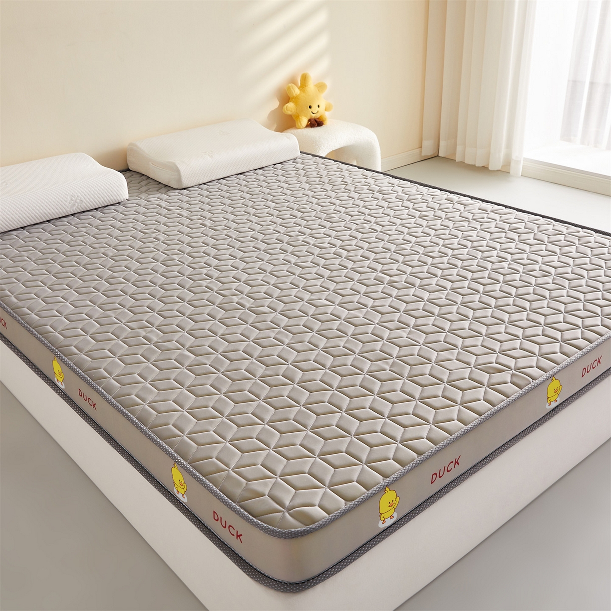 91家纺网 家纺一手货源 找家纺 伊先生家纺 2025新款简约卡通硅胶海绵床垫熊猫黄鸭款 黄小鸭-灰