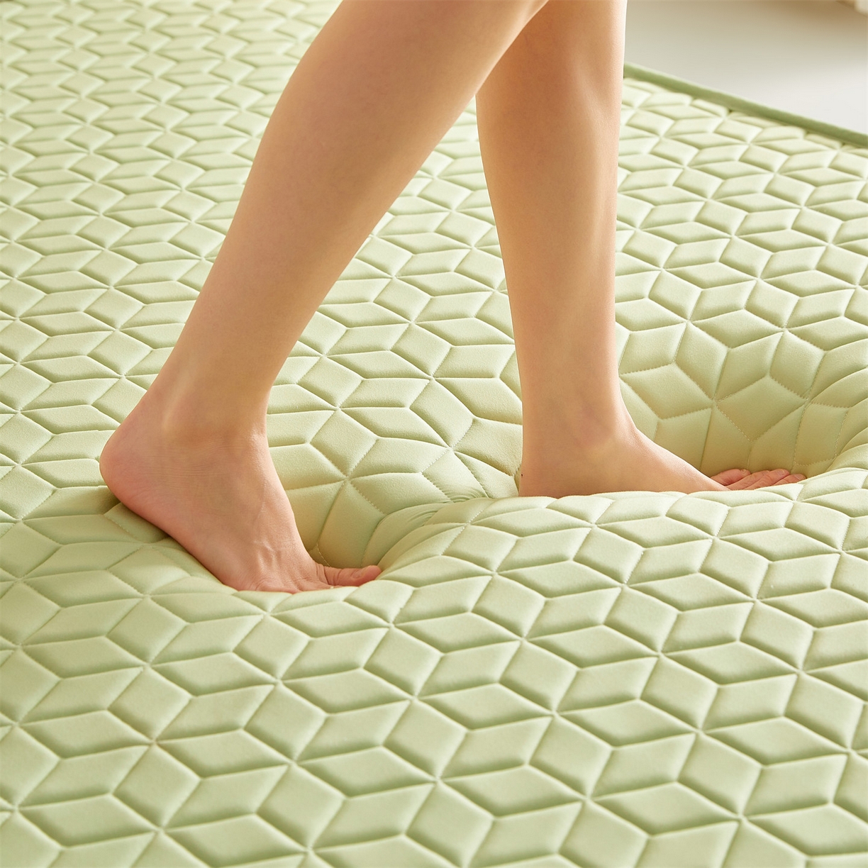 91家纺网 家纺一手货源 找家纺 （总）伊先生家纺 2025新款简约卡通硅胶海绵床垫熊猫黄鸭款