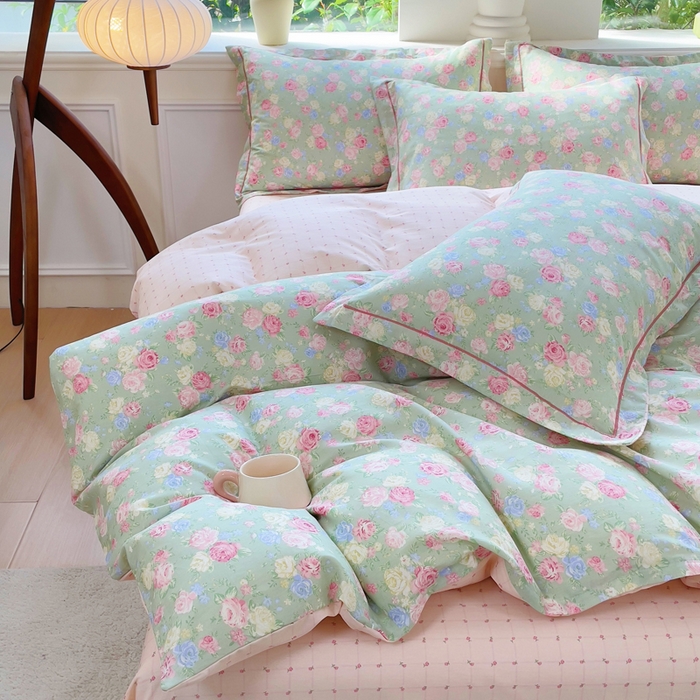 91家纺网 家纺一手货源 找家纺 铭博家纺 2025新款直播爆款全棉纯棉四件套 吊边一字绣工艺款四件套 嫣然花期-绿