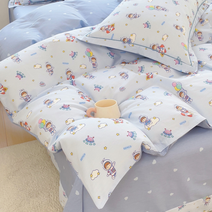 91家纺网 家纺一手货源 找家纺 铭博家纺 2025新款直播爆款全棉纯棉四件套 吊边一字绣工艺款四件套 漫步宇宙-蓝