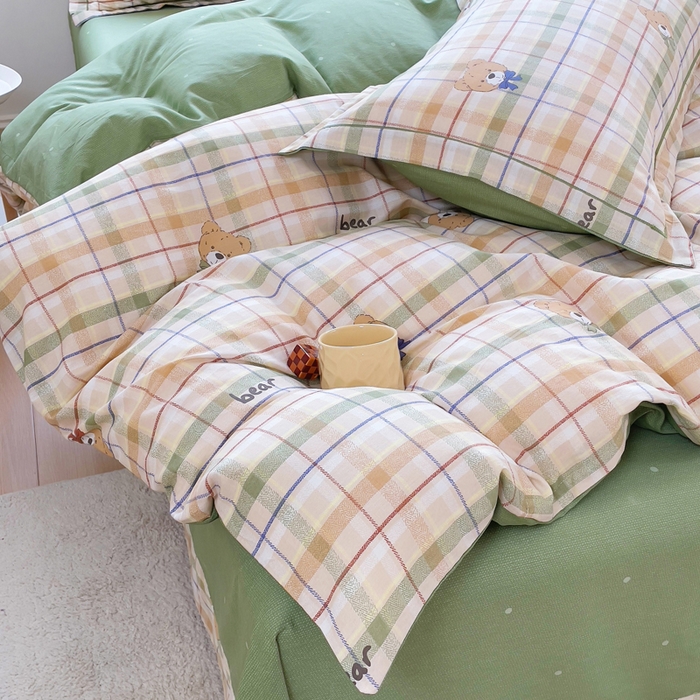 91家纺网 家纺一手货源 找家纺 铭博家纺 2025新款直播爆款全棉纯棉四件套 吊边一字绣工艺款四件套 艾格小熊